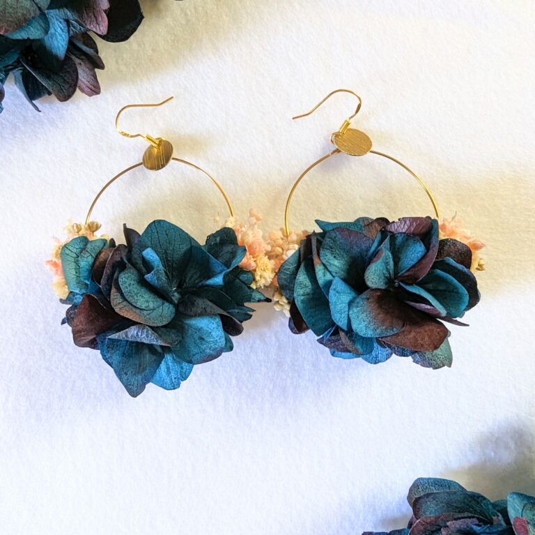 Boucles Doreilles Cr Oles En Fleurs Stabilis Es Bleues Mona Flora Paris