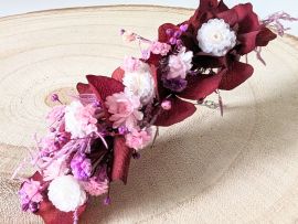 Barrette à cheveux fleurie pour coiffure de mariage en fleurs stabilisées bordeaux & blanches Betty par Flora Paris