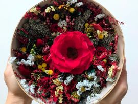 Boîte à chapeau fleurie composée de fleurs naturelles séchées et stabilisées Juliette par Flora Paris