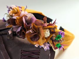 Serre-tête artisanal orné de fleurs stabilisées terracotta oranges & violettes Naranja par Flora Paris