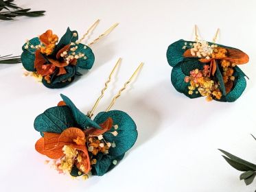 Épingle à cheveux ornée de fleurs séchées & fleurs stabilisées oranges et bleues Nila par Flora Paris