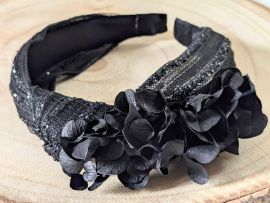 Serre-tête artisanal orné d’hortensia stabilisé noir Lolita par Flora Paris