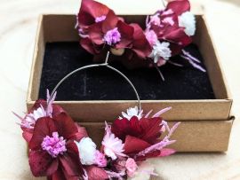 Boucles d’oreilles créoles en fleurs stabilisées aux nuances bordeaux & blanches Betty par Flora Paris