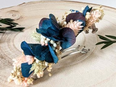 Barrette à cheveux fleurie pour coiffure de mariage en fleurs séchées & stabilisées bleues Mona par Flora Paris