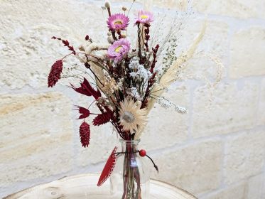 Petit bouquet de fleurs séchées rouges et beiges pour décoration d’intérieur Dita par Flora Paris