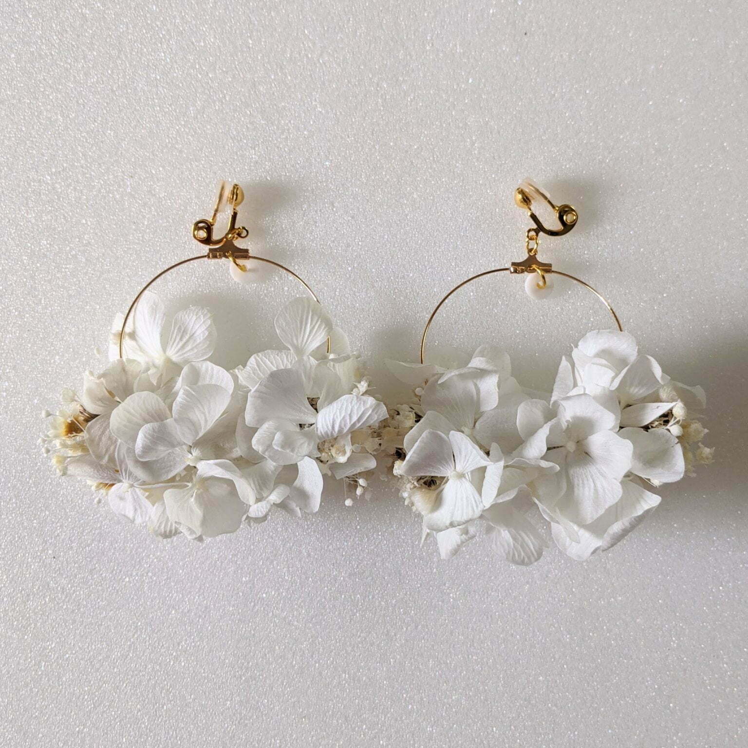 Boucles d’oreilles créoles en fleurs stabilisées, Naëlle - Flora Paris