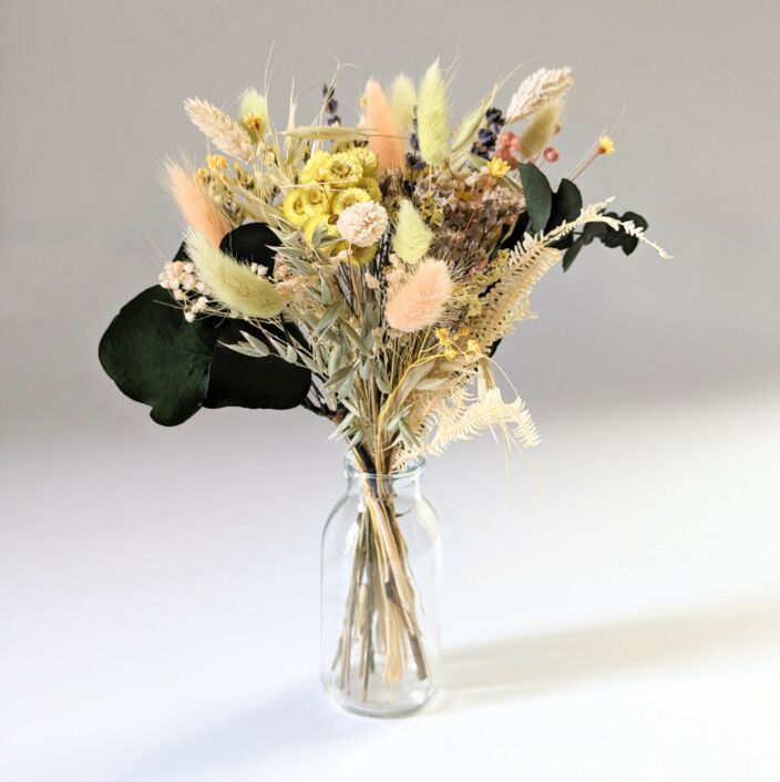 Petit bouquet de fleurs séchées naturelles aux tons ensoleillés avec vase en verre transparent, Limone 3