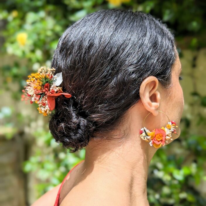Épingle à cheveux ornée de fleurs stabilisées aux tonalités rouges, Coco Cinelle 2