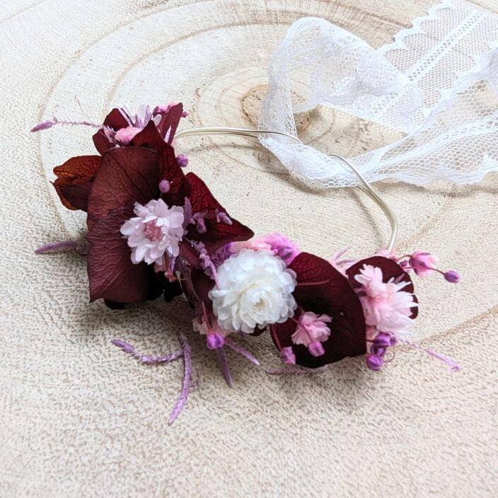 Bracelet artisanal fleurs stabilisées aux couleurs bordeaux & blanches, Betty 3