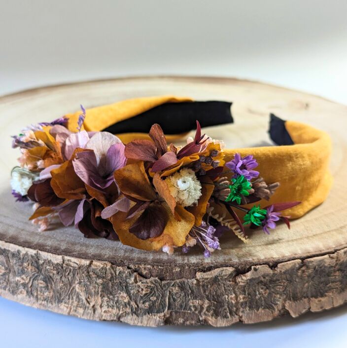 Serre-tête artisanal orné de fleurs stabilisées terracotta, oranges & violettes, Naranja 2