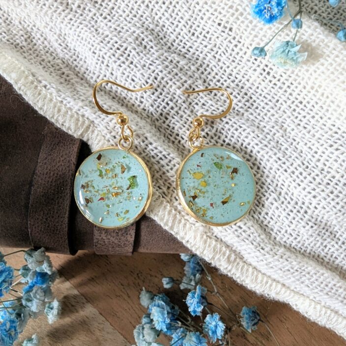 Boucles d’oreilles en fleurs séchées dans les tons turquoise, rouge, vert, Alice – Image 2